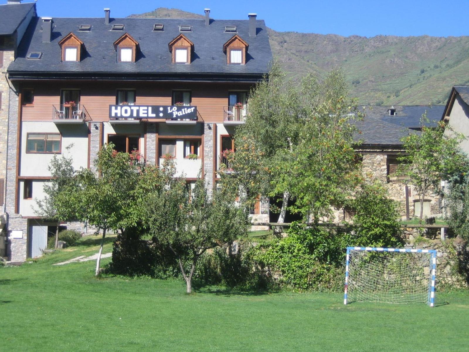 Hotel Lo Paller Valencia D'Aneu ภายนอก รูปภาพ
