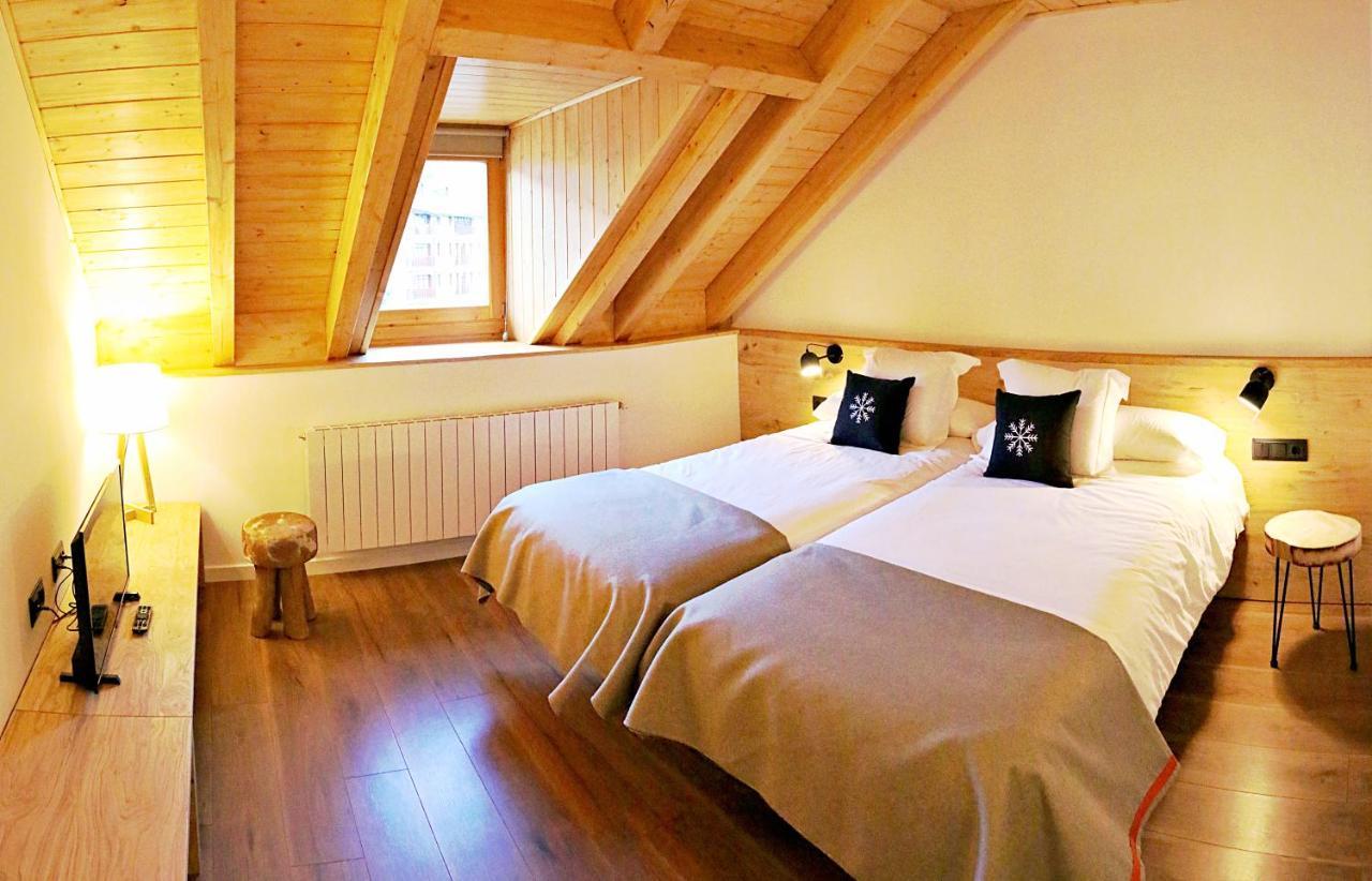 Hotel Lo Paller Valencia D'Aneu ภายนอก รูปภาพ