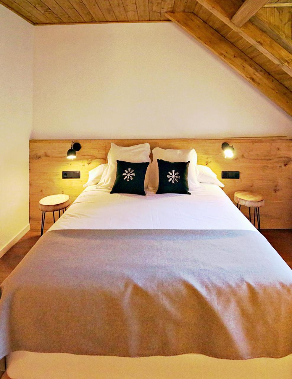 Hotel Lo Paller Valencia D'Aneu ภายนอก รูปภาพ