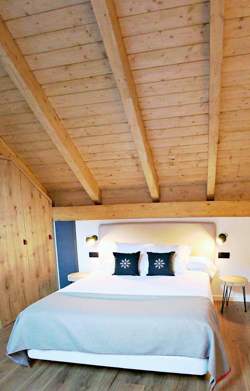 Hotel Lo Paller Valencia D'Aneu ภายนอก รูปภาพ