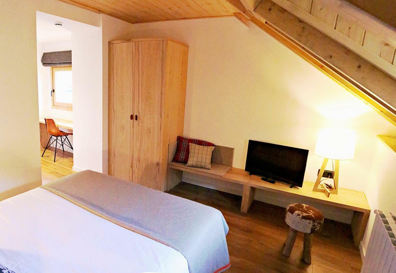 Hotel Lo Paller Valencia D'Aneu ภายนอก รูปภาพ